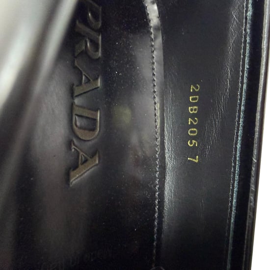 Prada Loafers med Logotypplakett och Borstade Färger i Svart Kalvskinn - Image 6