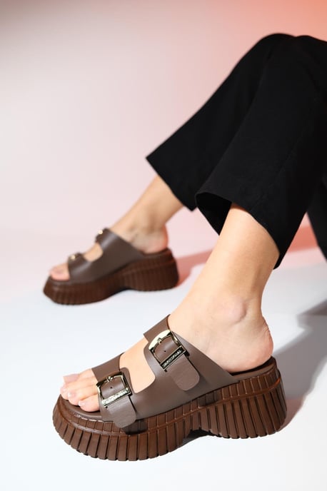 Joanes Läder Two-Strap Platå Sandal (Women) - Image 4
