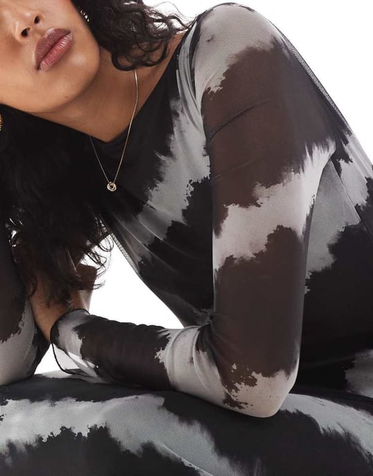 Vero Moda long sleeved mesh maxi dress in blurred mono print - Image 2
