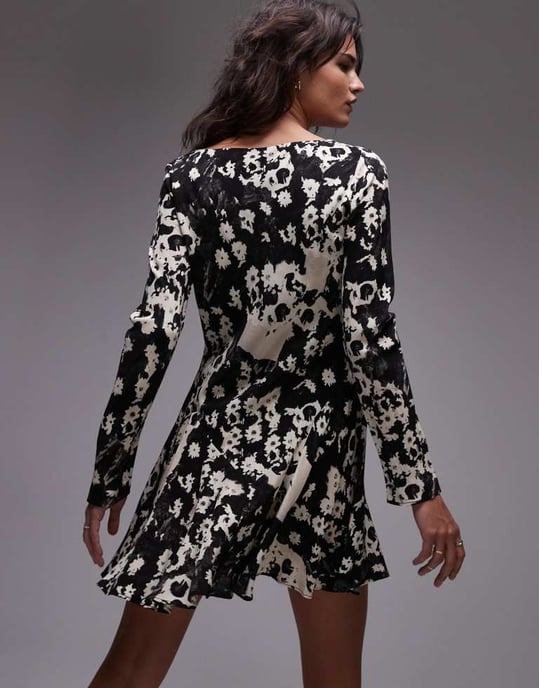 Topshop deep cowl neck tea dress in mono floral - Image 2