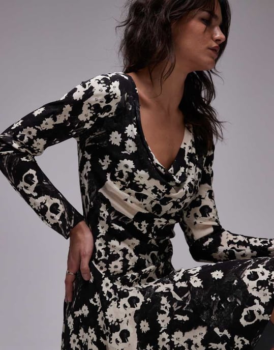 Topshop deep cowl neck tea dress in mono floral - Image 4