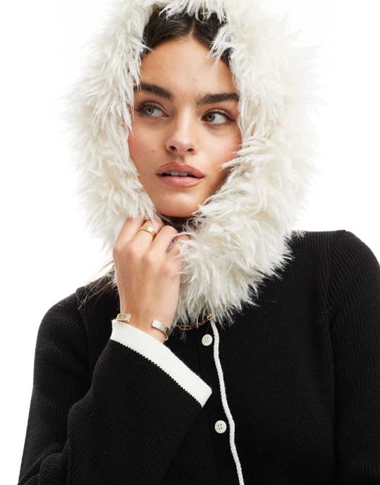 ASOS DESIGN snood with long faux fur in white - Image 3