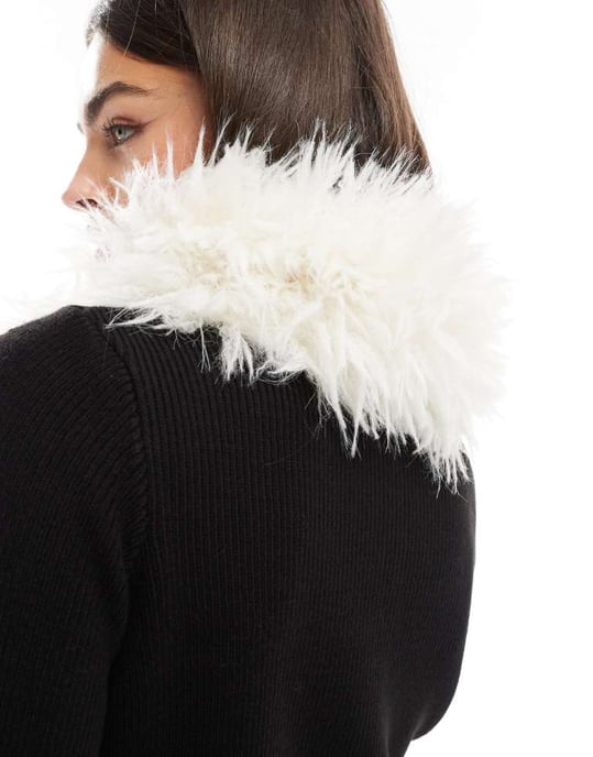 ASOS DESIGN snood with long faux fur in white - Image 4