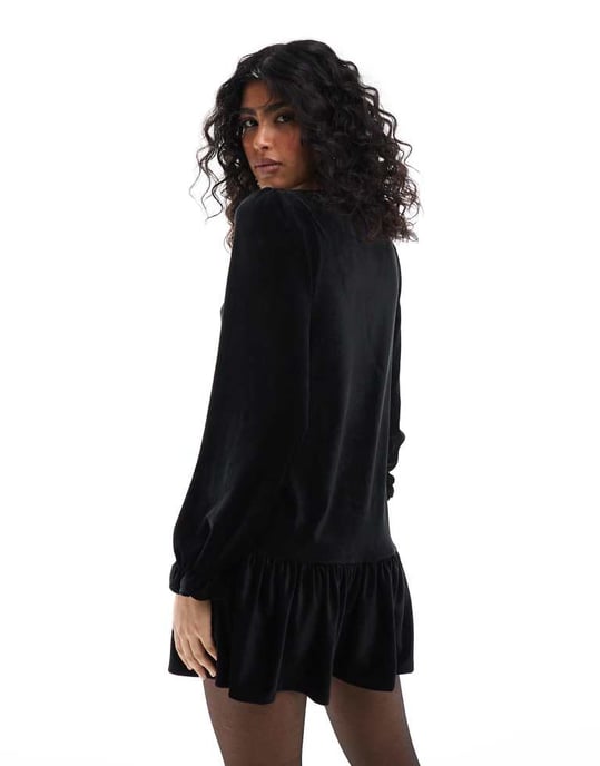 Miss Selfridge velvet rib v neck smock dress in black - Image 4