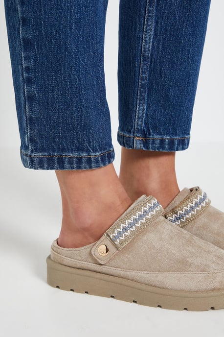Zinnias Faux Slingback Closed Toe Cosy Mules - Image 4