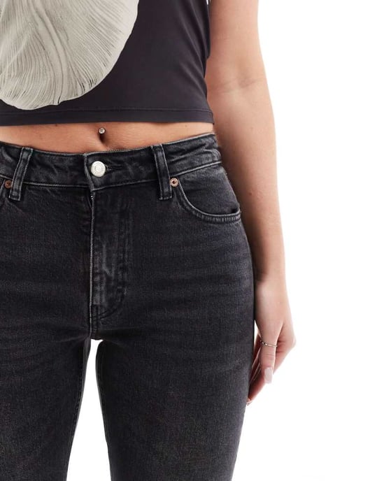 Topshop Hourglass mid rise straight cropped jean with raw hems in washed black - Image 4