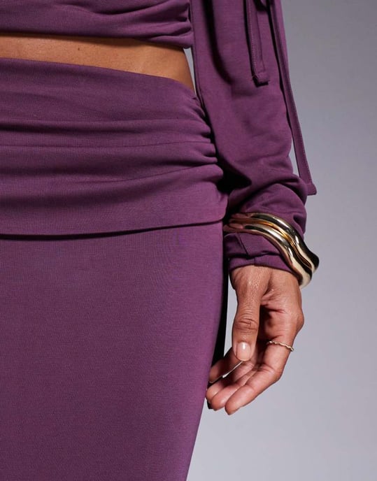ASOS DESIGN soft handle fold over waist fishtail maxi skirt with side ruching in burgundy - Image 4