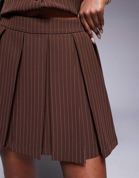 In The Style x Natalya Wright exclusive tailored pinstripe pleated mini skirt co-ord in chocolate - Image 4