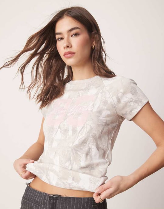 Hollister raglan t-shirt with chest print in grey camo - Image 1