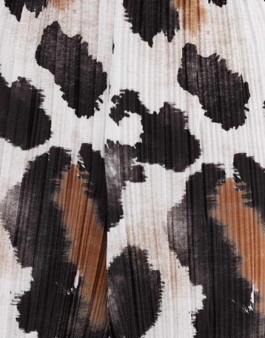 Vero Moda Petite plisse wide leg trousers in abstract cow print - Image 3