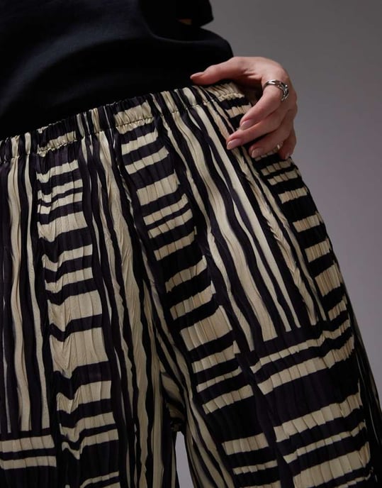 Topshop abstract print plisse wide leg trouser in multi - Image 3
