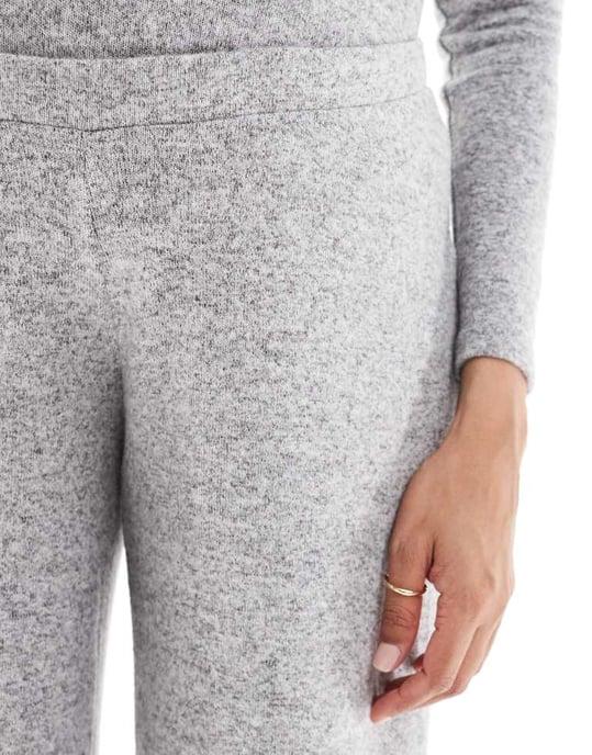 Mamalicious Maternity supersoft cuffed jogger co-ord in light grey melange - Image 4