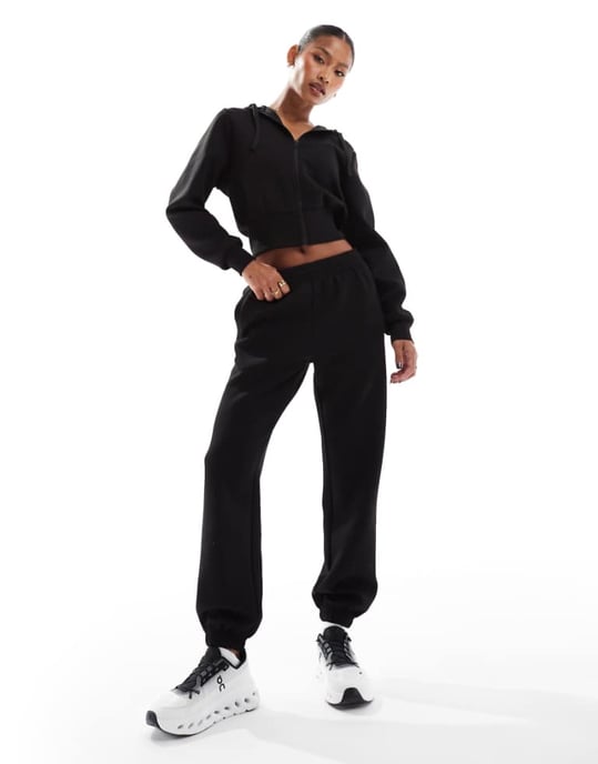 4505 performance training jogger in black - Image 1