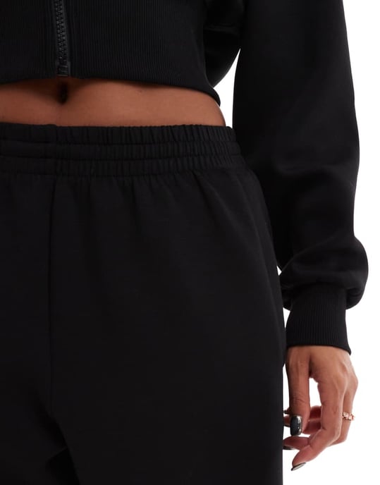 4505 performance training jogger in black - Image 3