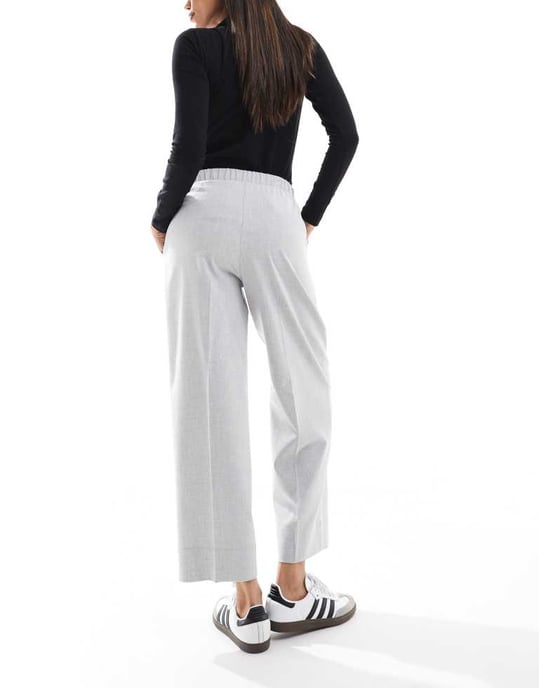 ASOS DESIGN Maternity ankle grazer tailored pull on trouser in grey - Image 4
