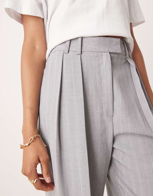 ASOS DESIGN Tall tailored wide leg trousers with pleat detail in grey stripe - Image 3