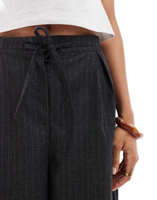 ASOS DESIGN Tall tailored tie waist wide leg trousers with pleat detail in brushed charcoal stripe - Image 3