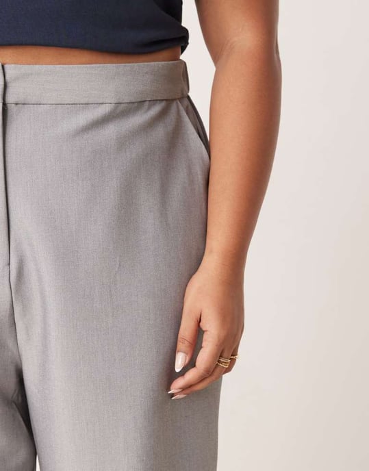ASOS DESIGN Curve tailored relaxed straight leg trousers in grey - Image 2