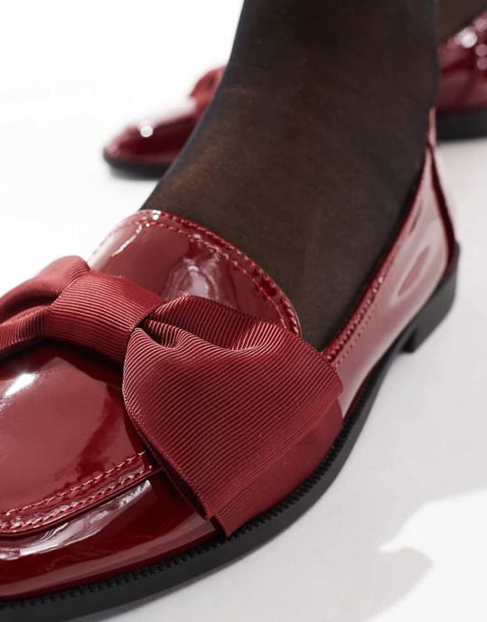 ASOS DESIGN Wide Fit Mentor bow loafer flat shoes in burgundy patent - Image 3