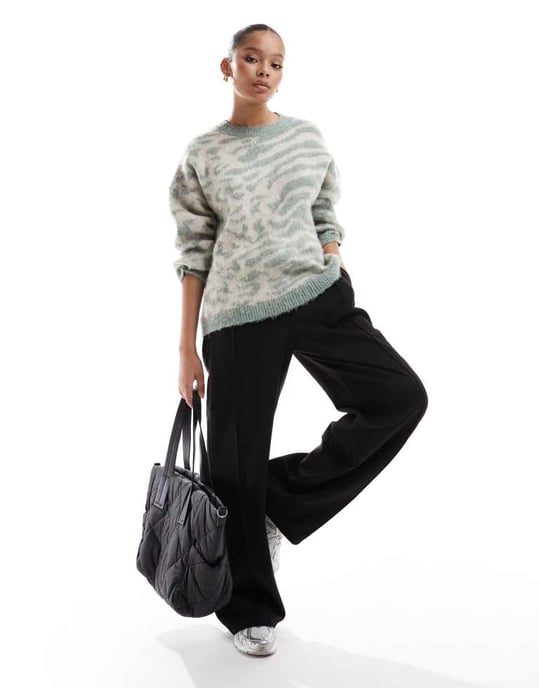 ONLY round neck leopard print jumper in light green and white - Image 4