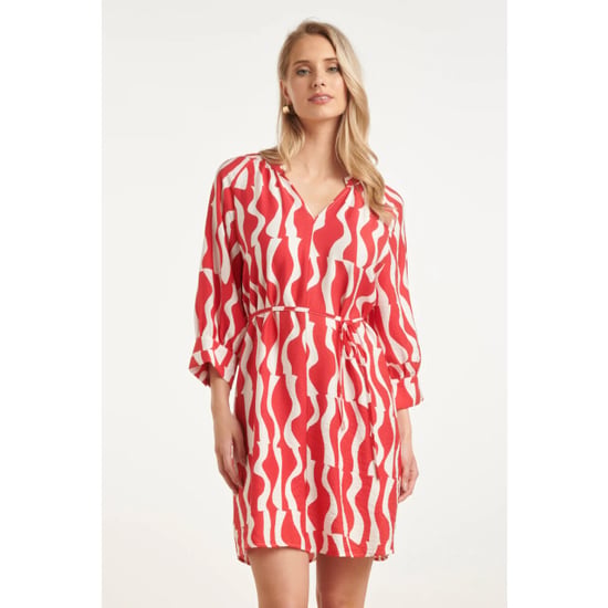 Smashed Lemon V hals jurk met rode golvende print en ceintuur | - Image 5
