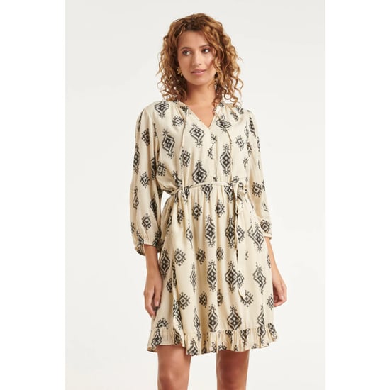 Smashed Lemon Crème jurk met zwarte geometrische print en ceintuur | - Image 2