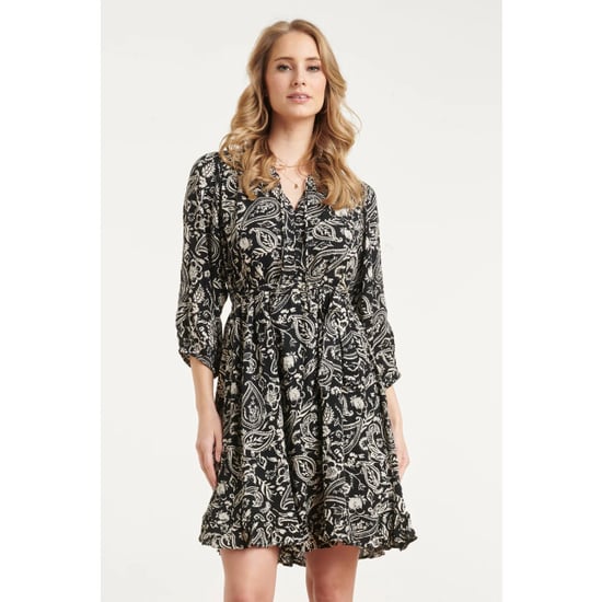 Smashed Lemon Zwarte jurk met beige paisley print en ruffle zoom | - Image 1