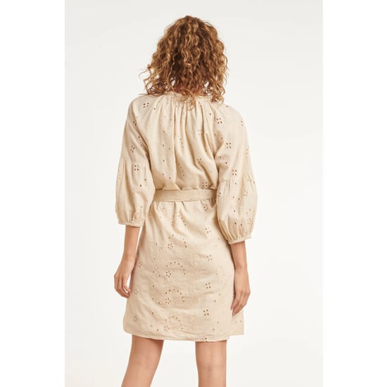 Smashed Lemon Beige jurk met broderie en strikceintuur | - Image 5