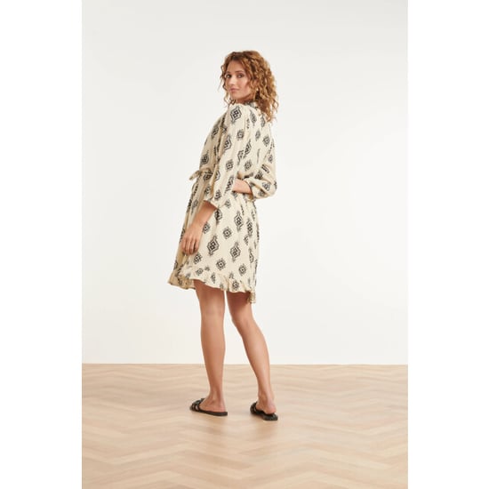 Smashed Lemon Crème jurk met zwarte geometrische print en ceintuur | - Image 3