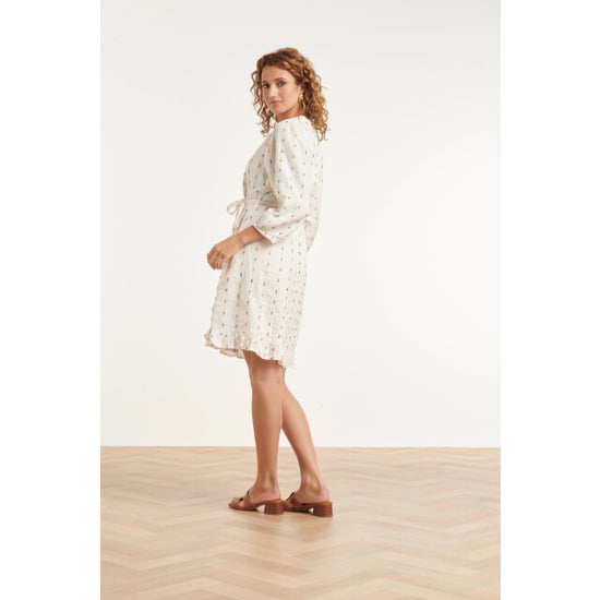 Smashed Lemon Witte jurk met subtiele multicolor details en ceintuur | - Image 4