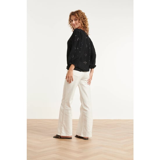 Smashed Lemon Zwarte blouse met subtiel goudkleurig borduursel en v-hals | - Image 5