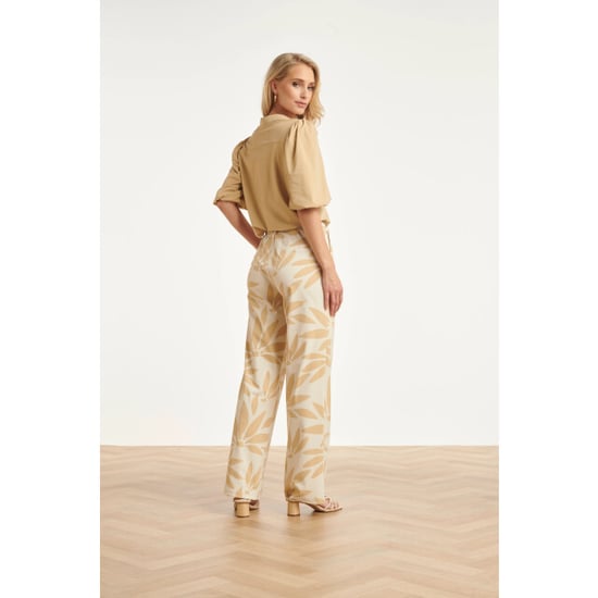 Smashed Lemon Wijde dames broek met beige print in travel kwaliteit | - Image 4