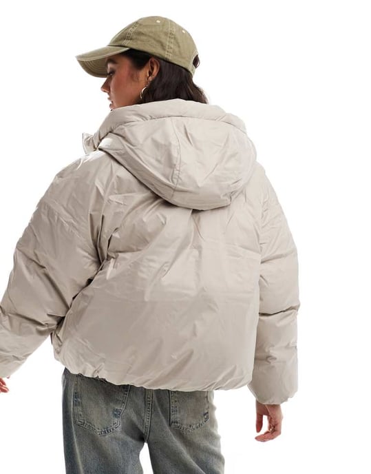 Converse short puffer jacket in beige - Image 4
