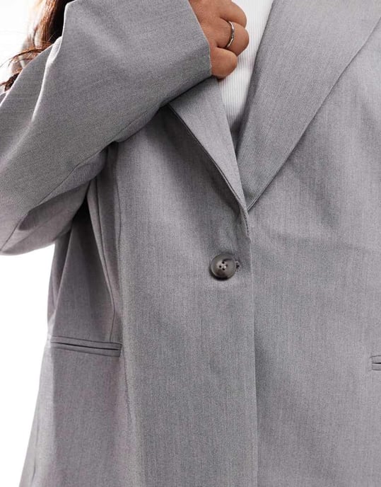 ASOS DESIGN Curve tailored relaxed blazer in grey - Image 3