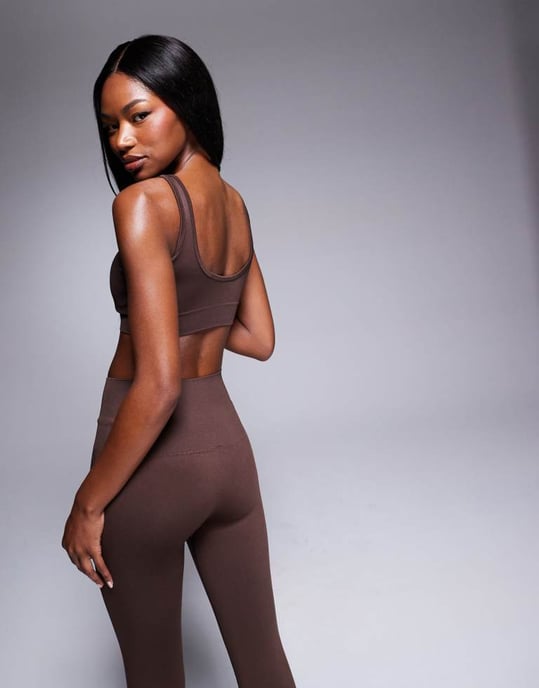 4505 smooth seamless v neck vest mid support bra in mahogany - Image 2