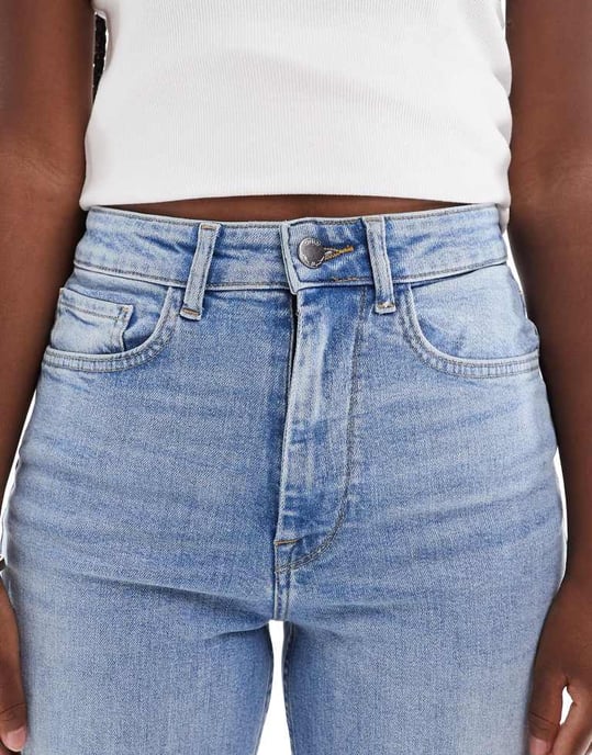 ONLY Maddie extra high waist dad jeans in light blue wash - Image 4
