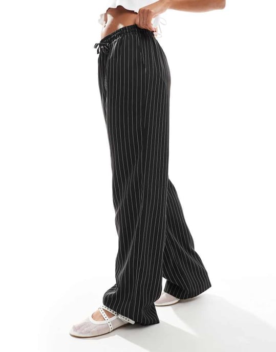 Reclaimed Vintage pull on relaxed trouser in black and white pinstripe - Image 4