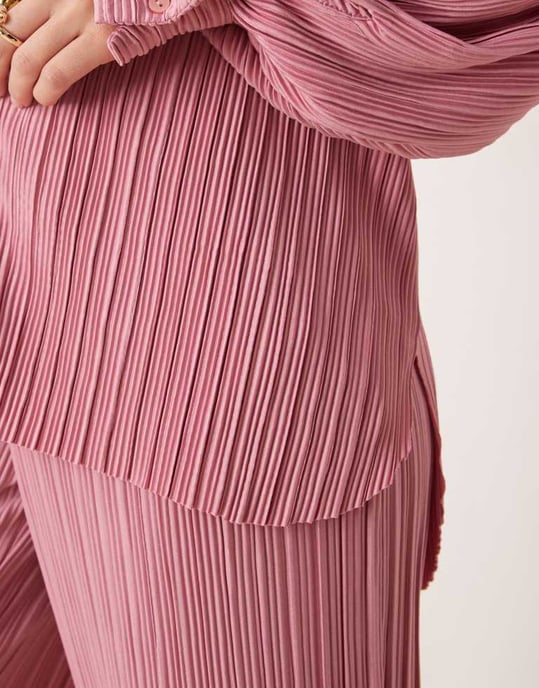 Vila Petite plisse shirt co-ord in dusty pink - Image 3