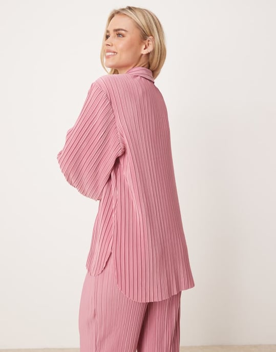 Vila Petite plisse shirt co-ord in dusty pink - Image 4