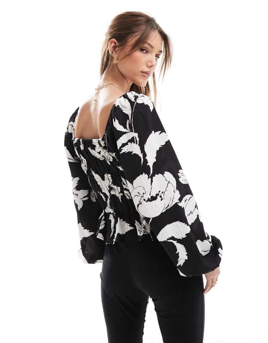 Vero Moda balloon sleeve smock top in mono floral - Image 2