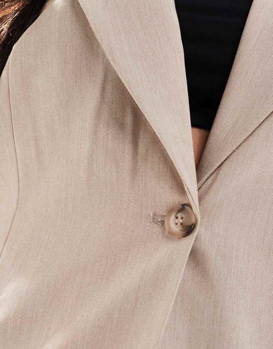 ASOS DESIGN Curve tailored relaxed blazer in stone - Image 3