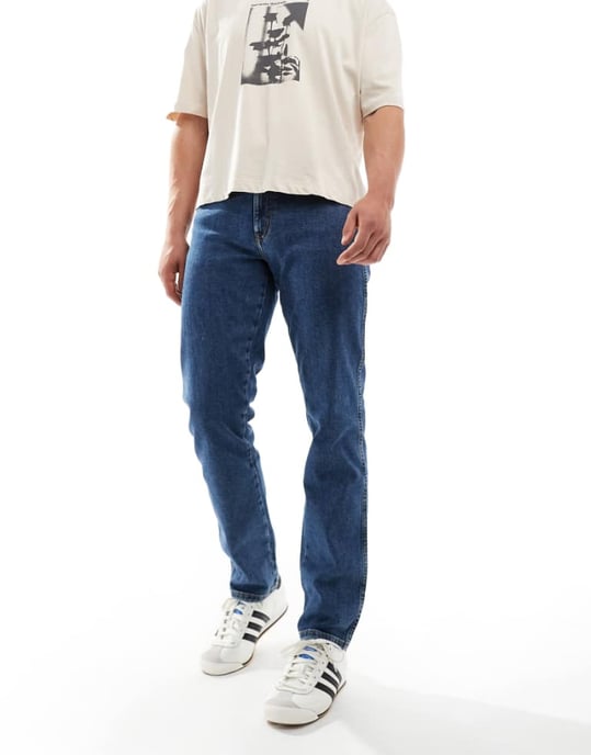 Wrangler Texas slim fit jeans in mid wash - Image 1