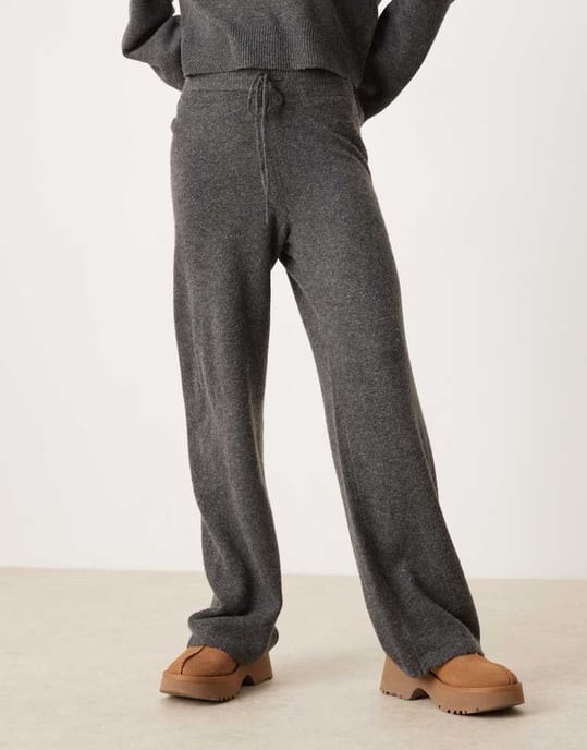 JDY knitted trouser co-ord in charcoal - Image 4