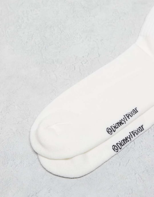 ASOS DESIGN Disney Pixar 2 pack socks with Mater and McQueen embroidery in white - Image 3