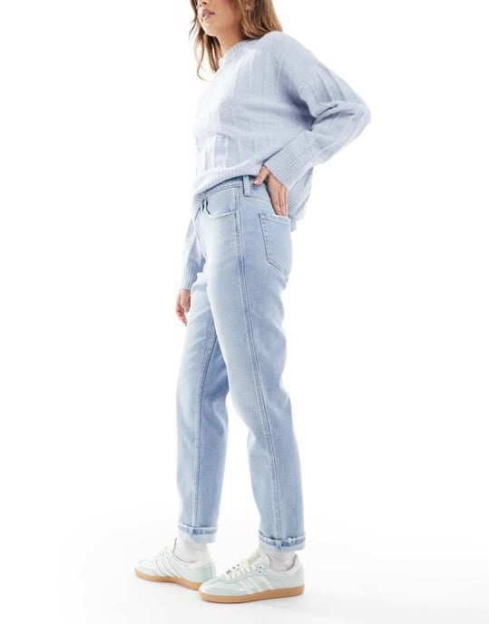 Hollister ultra high rise mom jean in clean blue wash - Image 3