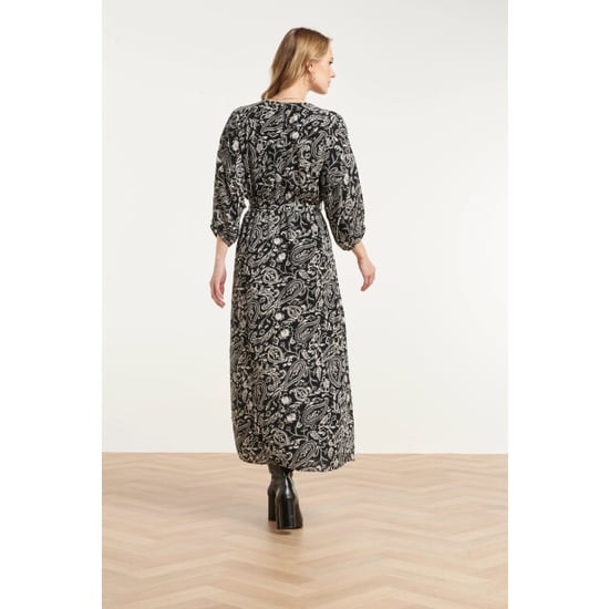Smashed Lemon Zwarte midi jurk met beige paisley print | - Image 4