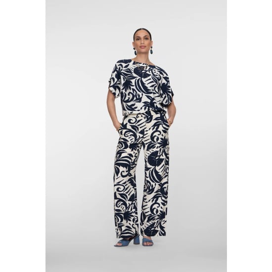 Geisha 63236-26 675 top flower bi-color navy/off-white - Image 5
