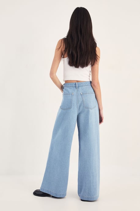 Pleated Wide Leg Jean - Image 4