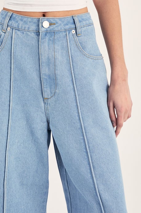 Pleated Wide Leg Jean - Image 5