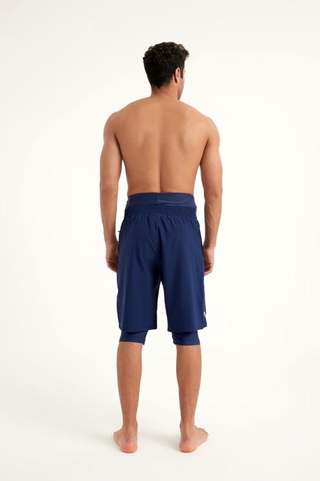 Marina marinblå Modest badshorts för män - Image 6